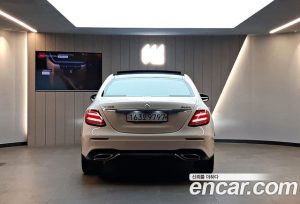 Mercedes-Benz E-Class E300 4MATIC AMG Line 2020 года из Южной Кореи