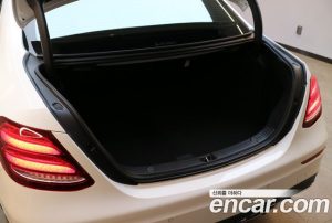 Mercedes-Benz E-Class E300 4MATIC AMG Line 2020 года из Южной Кореи