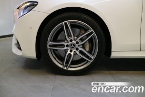 Mercedes-Benz E-Class E300 4MATIC AMG Line 2020 года из Южной Кореи