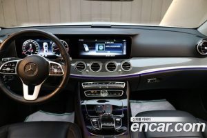 Mercedes-Benz E-Class E300 4MATIC AMG Line 2020 года из Южной Кореи
