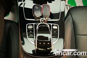 Mercedes-Benz E-Class E300 4MATIC AMG Line 2020 года из Южной Кореи