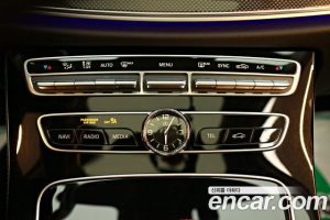 Mercedes-Benz E-Class E300 4MATIC AMG Line 2020 года из Южной Кореи