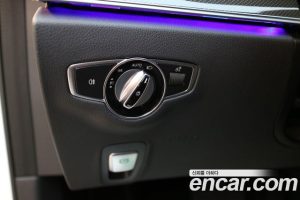 Mercedes-Benz E-Class E300 4MATIC AMG Line 2020 года из Южной Кореи
