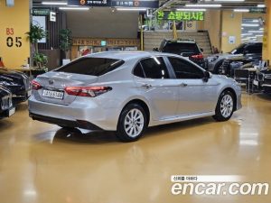 Toyota Camry 2.5 LE HYBRID 2023 года из Южной Кореи