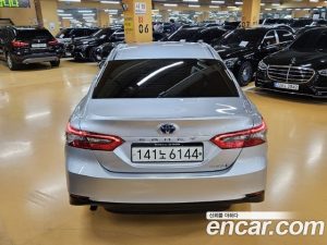 Toyota Camry 2.5 LE HYBRID 2023 года из Южной Кореи