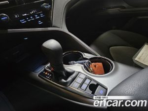 Toyota Camry 2.5 LE HYBRID 2023 года из Южной Кореи