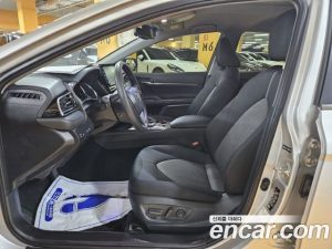 Toyota Camry 2.5 LE HYBRID 2023 года из Южной Кореи