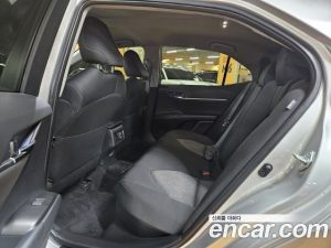 Toyota Camry 2.5 LE HYBRID 2023 года из Южной Кореи