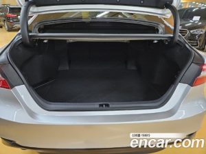 Toyota Camry 2.5 LE HYBRID 2023 года из Южной Кореи