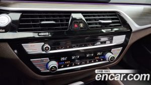 BMW 5-Series 520d Luxury Plus 2020 года из Южной Кореи