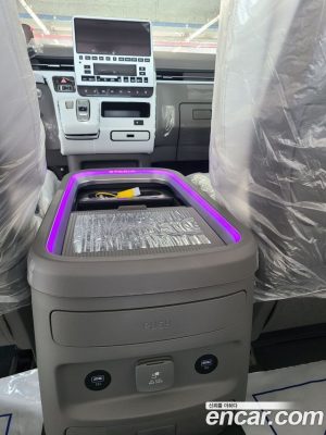 Hyundai Staria 4WD Lounge 7-Seater 2024 года из Южной Кореи