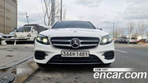 Mercedes-Benz E-Class E300 4MATIC AMG Line 2020 года из Южной Кореи