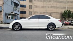 Mercedes-Benz E-Class E300 4MATIC AMG Line 2020 года из Южной Кореи