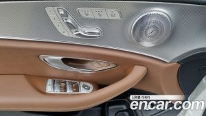 Mercedes-Benz E-Class E300 4MATIC AMG Line 2020 года из Южной Кореи