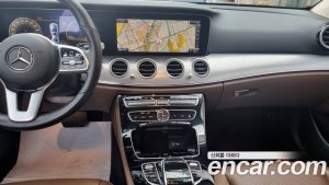 Mercedes-Benz E-Class E300 4MATIC AMG Line 2020 года из Южной Кореи