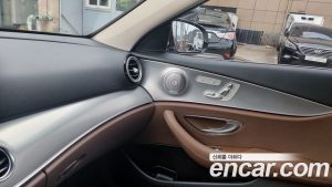 Mercedes-Benz E-Class E300 4MATIC AMG Line 2020 года из Южной Кореи