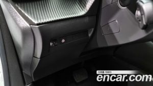 Peugeot 2008 1.5 BlueHDi ALLURE 2020 года из Южной Кореи