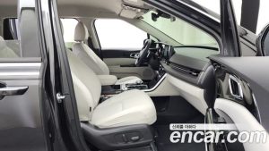 Kia Carnival Бензин 9-Seater Noblesse 2023 года из Южной Кореи