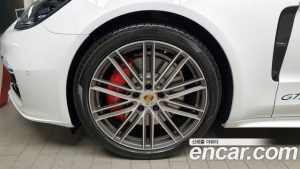 Porsche Panamera 4.0 GTS 2020 года из Южной Кореи