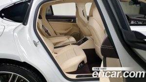 Porsche Panamera 4.0 GTS 2020 года из Южной Кореи