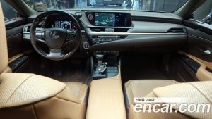 Lexus ES Luxury Plus 2020 года из Южной Кореи