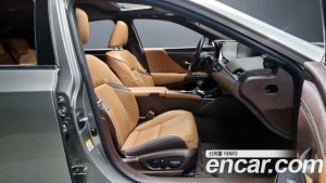 Lexus ES Luxury Plus 2020 года из Южной Кореи