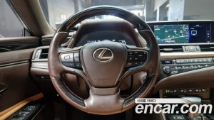 Lexus ES Luxury Plus 2020 года из Южной Кореи