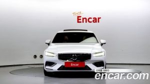 Volvo S60 B5 ULTIMATE Bright 2023 года из Южной Кореи