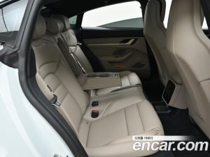 Porsche Taycan 4S 2021 года из Южной Кореи