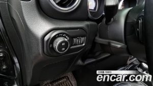 Jeep Wrangler 2.0 Overland Unlimited Top 4Door 2021 года из Южной Кореи