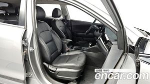 Kia Niro 1.6 HEV 2020 года из Южной Кореи