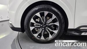Kia Carnival Бензин 7-Seater Signature 2023 года из Южной Кореи
