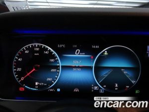 Mercedes-Benz E-Class E220d 4MATIC AMG Line 2021 года из Южной Кореи