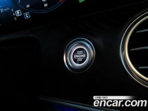 Mercedes-Benz E-Class E220d 4MATIC AMG Line 2021 года из Южной Кореи