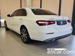 Mercedes-Benz E-Class E300e 4MATIC Exclusive 2021 года из Южной Кореи