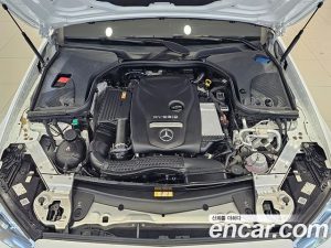 Mercedes-Benz E-Class E300e 4MATIC Exclusive 2021 года из Южной Кореи