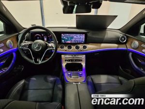Mercedes-Benz E-Class E300e 4MATIC Exclusive 2021 года из Южной Кореи