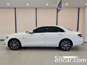 Mercedes-Benz E-Class E300e 4MATIC Exclusive 2021 года из Южной Кореи