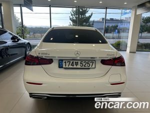 Mercedes-Benz E-Class E300e 4MATIC Exclusive 2021 года из Южной Кореи