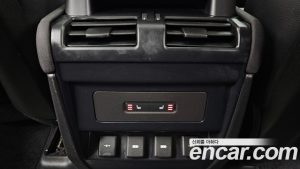 Land Rover Defender 110 D240 SE 2020 года из Южной Кореи