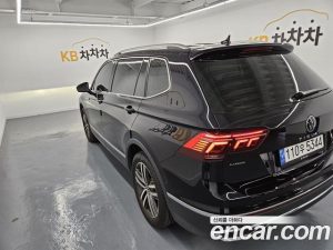Volkswagen Tiguan 2.0 TSI Prestige 2023 года из Южной Кореи