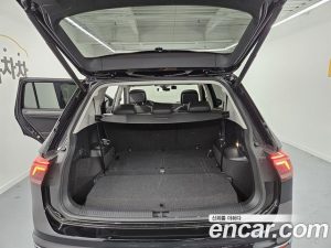 Volkswagen Tiguan 2.0 TSI Prestige 2023 года из Южной Кореи