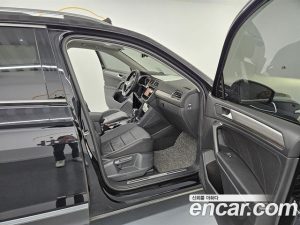Volkswagen Tiguan 2.0 TSI Prestige 2023 года из Южной Кореи