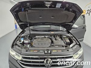 Volkswagen Tiguan 2.0 TSI Prestige 2023 года из Южной Кореи