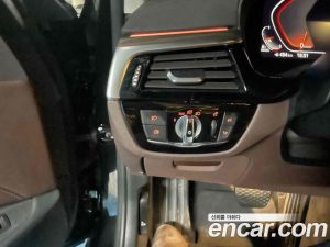 BMW 5-Series 520d Luxury Plus 2020 года из Южной Кореи