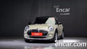 Mini Cooper 5Door DEFAULT 2020 года из Южной Кореи