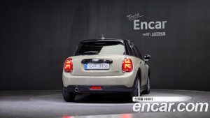 Mini Cooper 5Door DEFAULT 2020 года из Южной Кореи