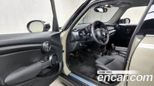 Mini Cooper 5Door DEFAULT 2020 года из Южной Кореи