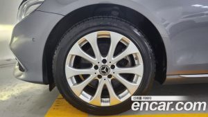 Mercedes-Benz E-Class E220d 4MATIC Exclusive 2020 года из Южной Кореи