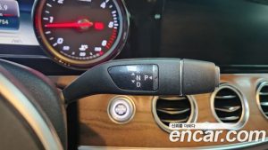 Mercedes-Benz E-Class E220d 4MATIC Exclusive 2020 года из Южной Кореи